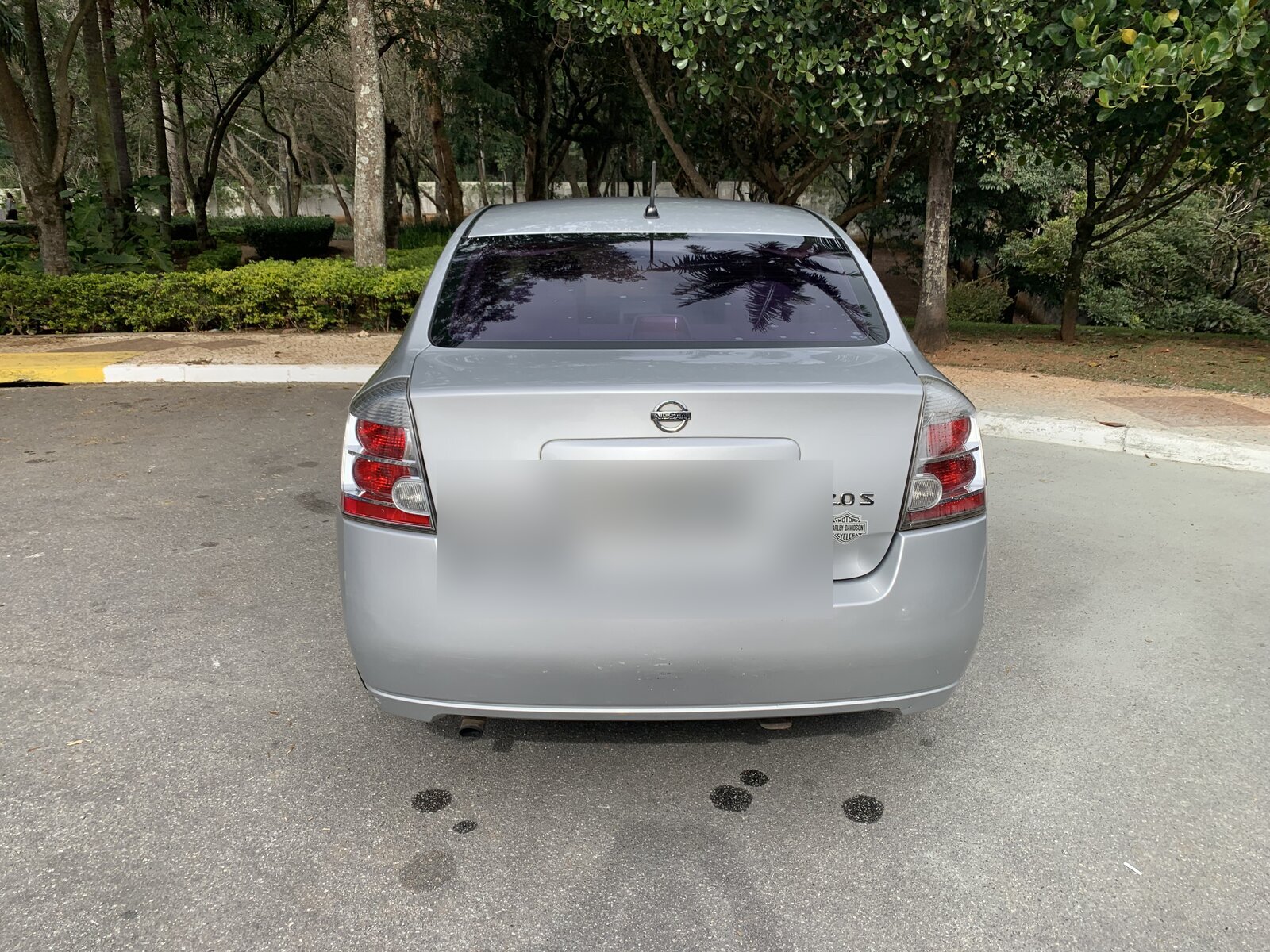 Sentra SL CVT prata, vista traseira